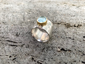 Ring aus 925er Sterlingsilber mit Aquamarinstein in 585er Goldfassung