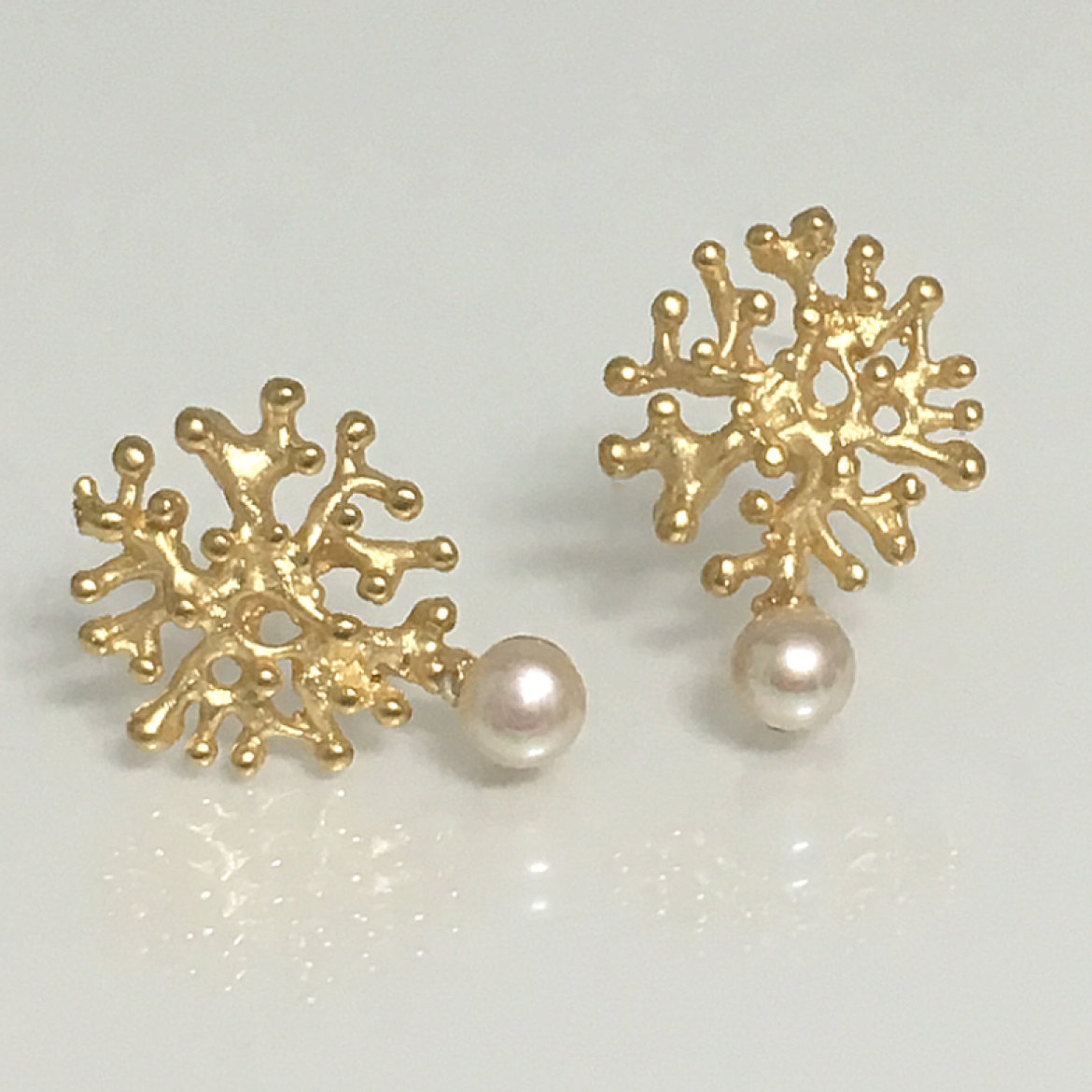 OHRRINGE SILBERVERGOLDET MIT SÜSSWASSERPERLEN