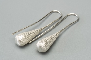 OHRHÄNGER 925ER STERLINGSILBER MIT STRUKTURIERTER OBERFLÄCHE