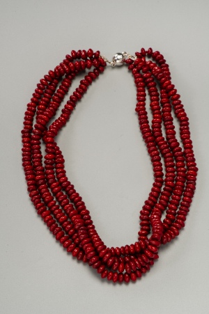 NATURPRODUKTKETTE MIT SILBERVERSCHLUSS