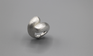 Ring aus 925er Sterlingsilber mit strukturierter Oberfläche