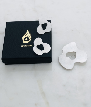 Set aus 925er Sterlingsilber. Ohrringe und Brosche.