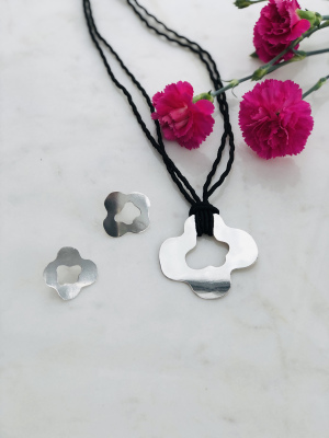 Set aus 925er Sterlingsilber. Ohrringe und Anhänger.