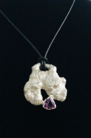 Anhänger aus 925er Sterlingsilber mit Amethyststein